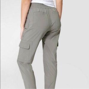 ATHLETA CHELSEA UTILITY JOGGERS! Sz 6T